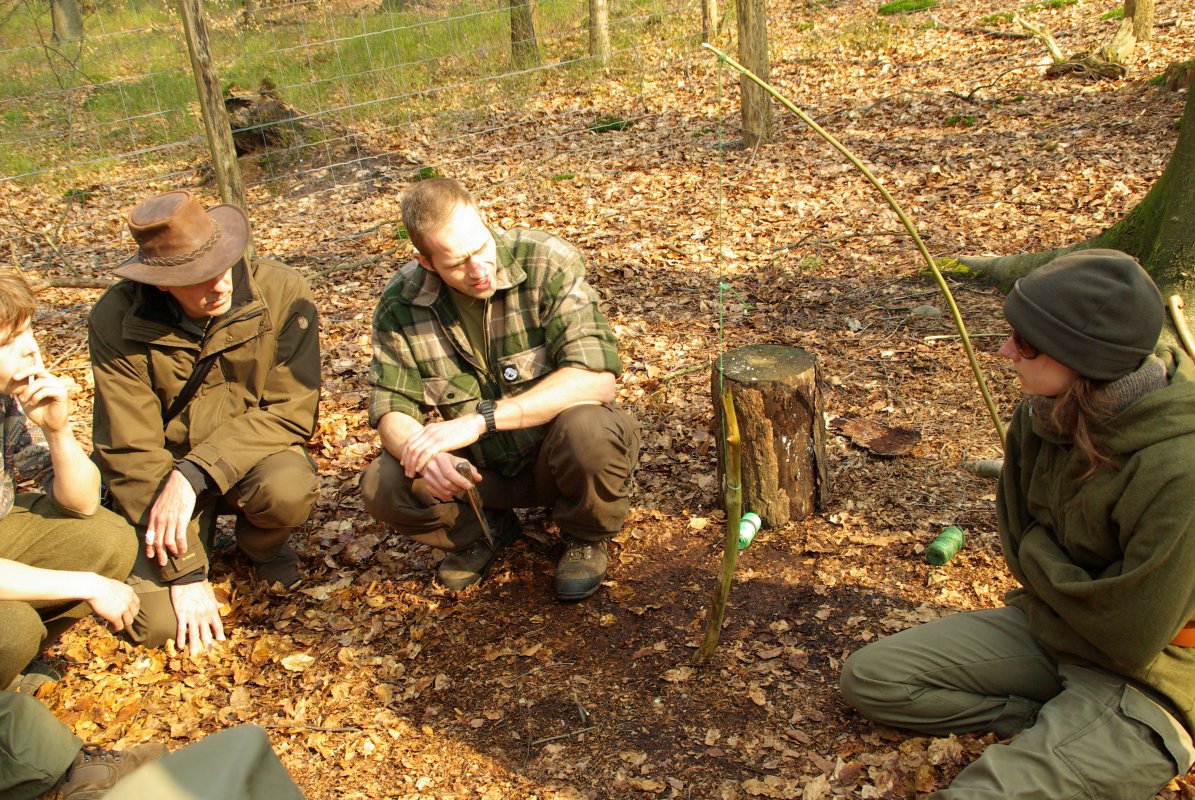 IMGP0738-bushmen snare-werkt-houtkip gevangen.JPG
